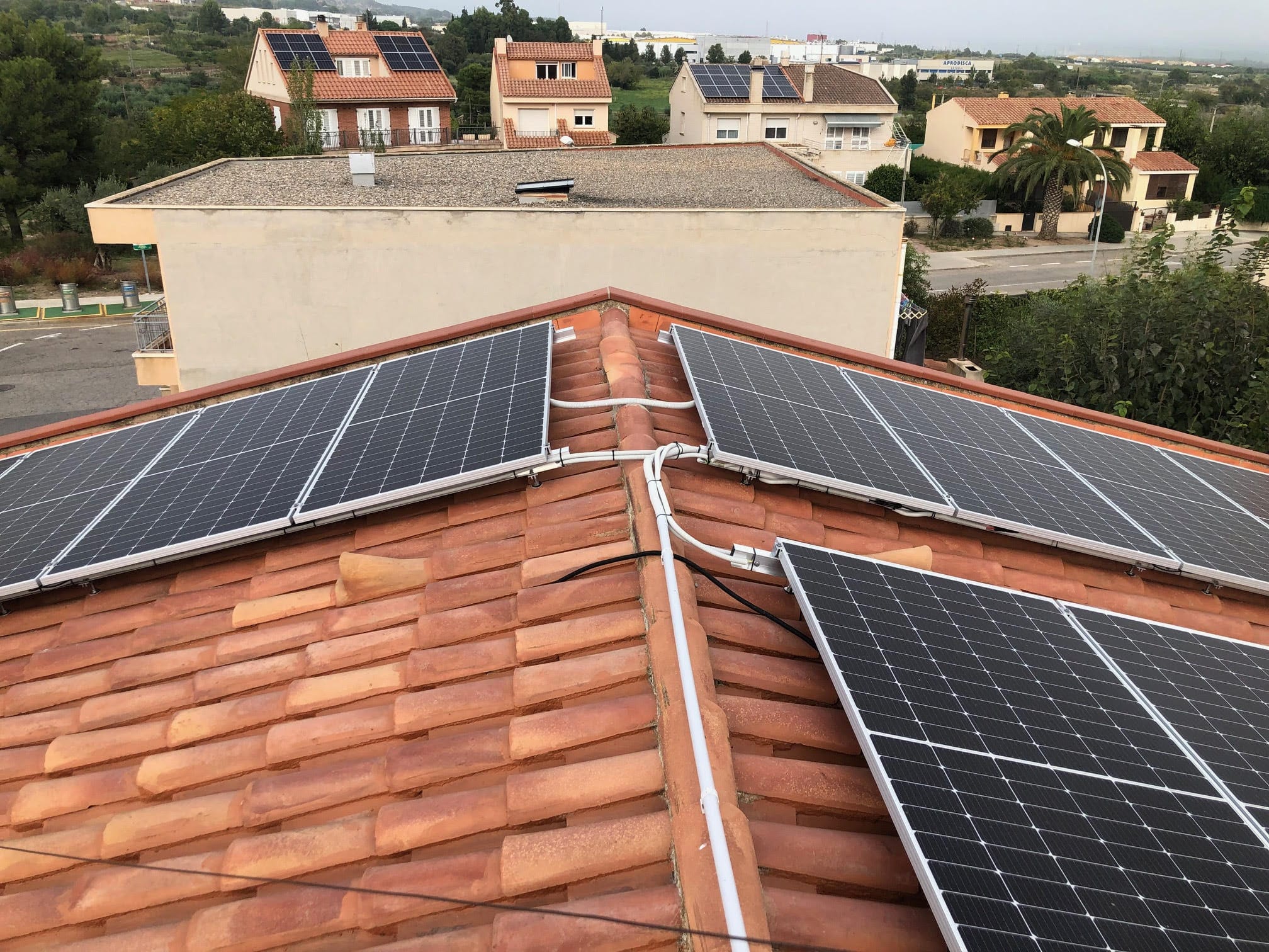 Aerotermia i fotovoltaica la selva del Camp 12