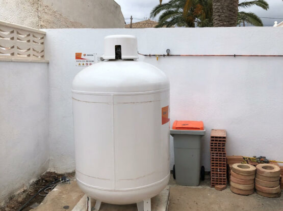 Depósito de gas propano para cocina de un restaurante